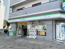 付近のファミリーマー