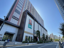 向かいのライフ セン