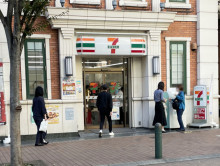 付近のセブンイレブン