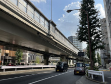 井雅ビル前面の通り