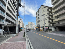 白川ビル前面の通り