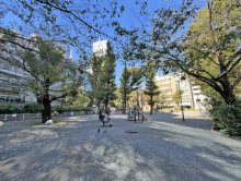 徒歩1分の東池袋公園