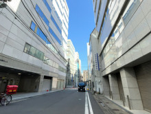 山城ビル前面の通り