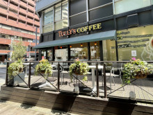 付近のタリーズコーヒ