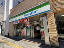 隣のファミリーマート