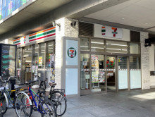 向かいのセブンイレブ