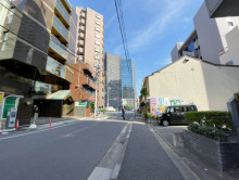 岡家寿ビル前面の通り