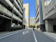 江戸ビル前面の通り