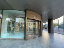 徒歩2分の福岡銀行博