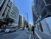 綾杉ビル前面の通り