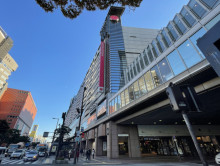 向かいの福岡三越