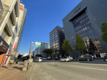 恒松ビル前面の通り