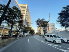 天神三井ビル前面の通