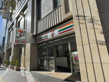 付近のセブンイレブン