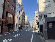 本郷堂ビル前面の通り