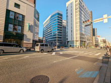 西日本新聞会館前面の