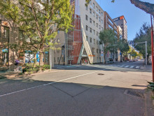 いちご博多駅東ビル前