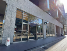 向かいの通りのスターバックスコーヒーJRJP博多ビル店
