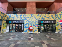 向かいの通りのサニー