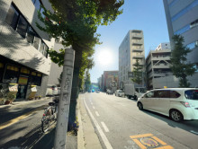 シティ17ビル前面の