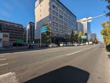 博多駅東QRビル前面の百年橋通り