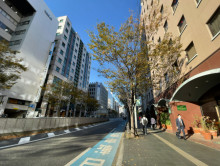 シティ21ビル前面の