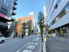 シティ22ビル前面の