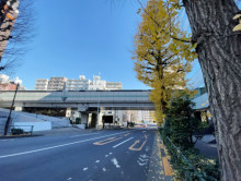 目白坂STビル前面の