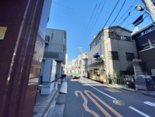 鈴木ビル前面の通り