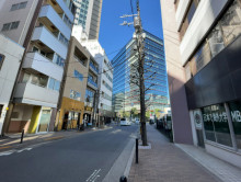 飯田橋丸ビル前面の通