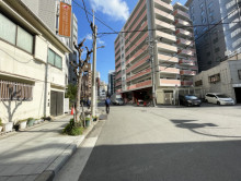 フクダ不動産NAMBAビル前面の通り