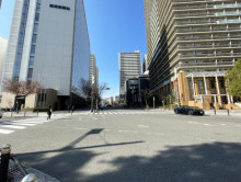 難波サンケイビル前面