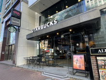 徒歩2分のスターバックスコーヒー新橋駅前店