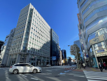 KDX新橋駅前ビル前面の通り