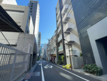 川西ビル前面の通り