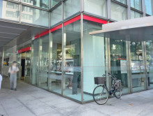 並びの三菱UFJ銀行