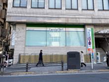 隣のファミリーマート
