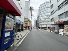 新瓦町ビル前面の通り