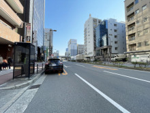 Rnビル前面の通り