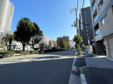 ワウズワン前面の通り