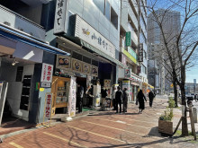 付近には飲食店が充実