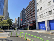 芝浦ルネサイトタワー前面のかすみ通り