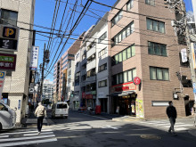 富士ビル前面の通り