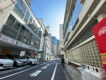 文弘社ビル前面の通り