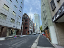 7東洋海事ビル前面の