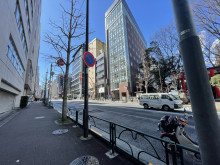 新宿光ビルディング前