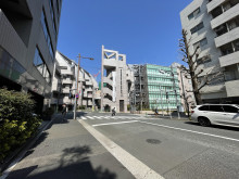 瑞鳥ビル前面の通り