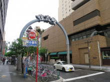 通りには駐輪場も