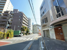 近文ビル前面の通り