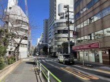 ル・グラシエルBLDG.1前面の通り